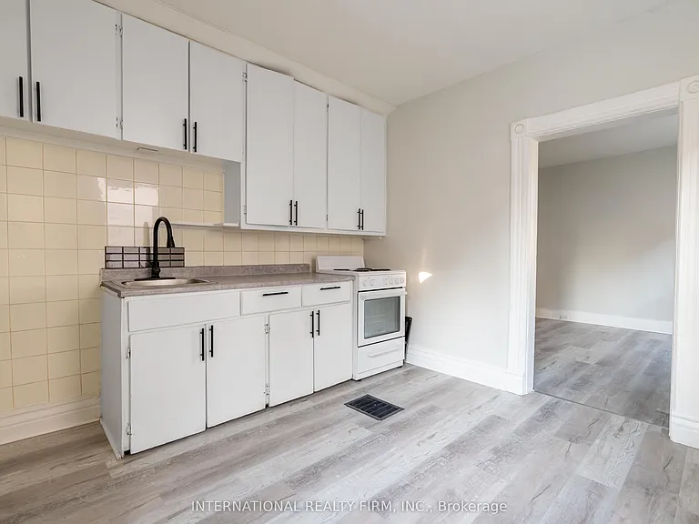 221 Hamilton Rd E #4 — Photo 1