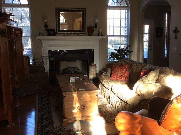 2nd image of 201 N Lakes Dr