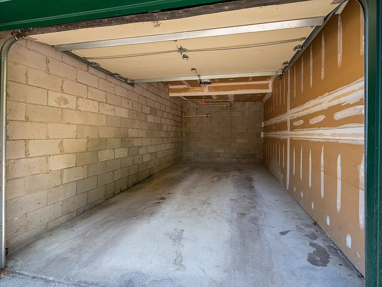 138 Indian Hollow Ct — Photo 23