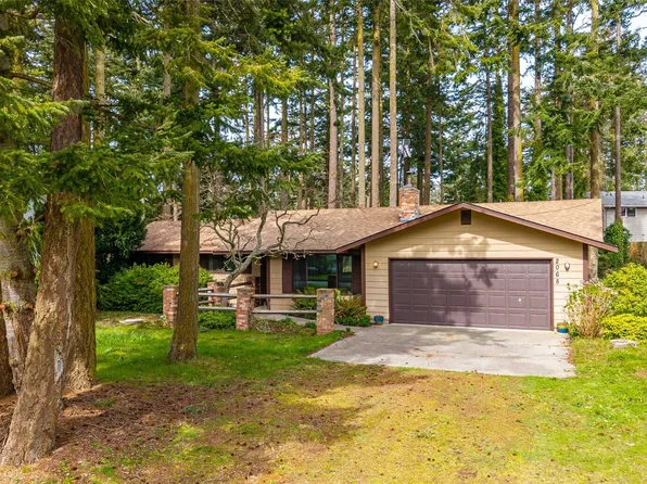 2068 Pine Wood Way, Oak Harbor, WA 98277