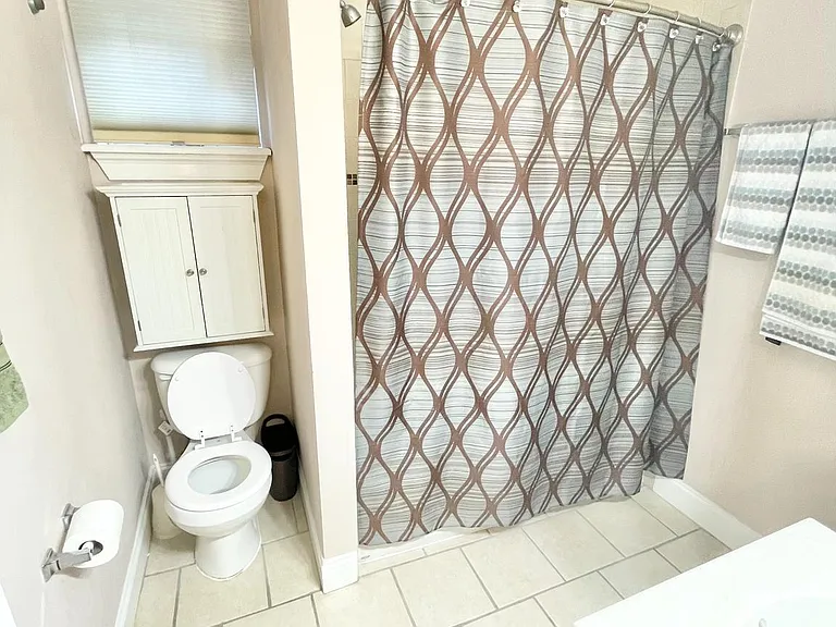 1716 Pine St #1R — Photo 11
