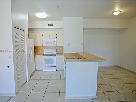 3rd image of 7350 NW 114th Ave APT 305