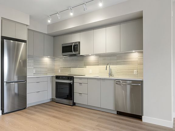 5th image of 641 Claremont St #1393385