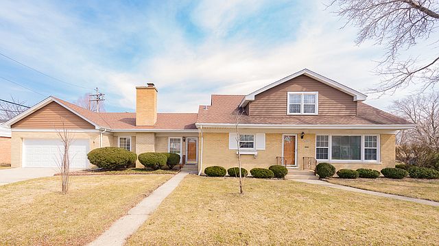 1st image of 6860 W Oakton Ct