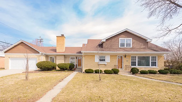 6860 W Oakton Ct photo 1