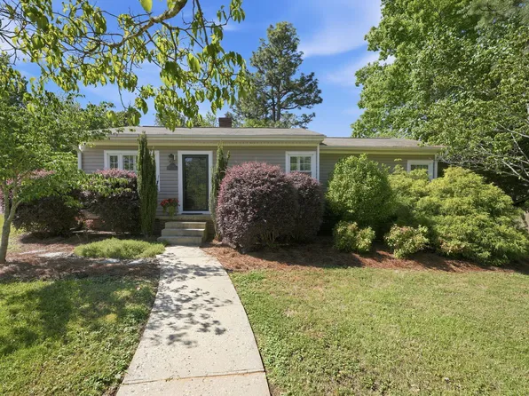 1504 Overbrook Rd, Burlington, NC 27215