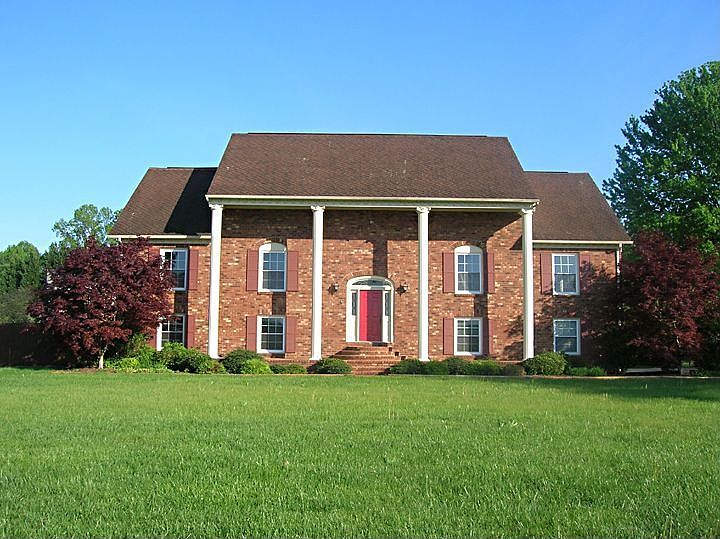 1st image of 203 Foxhall Dr