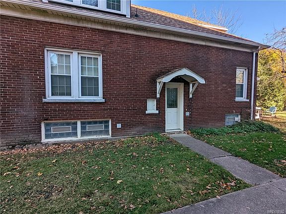 3rd image of 327 Woodward Ave