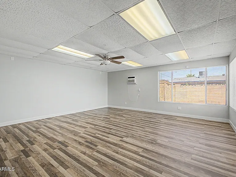 6536 W Turney Ave — Photo 15