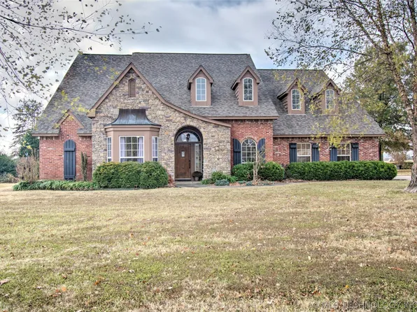 4111 Eaglecrest Dr, Muskogee, OK 74401