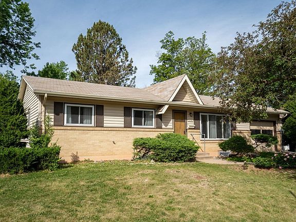 3rd image of 1041 Montview Rd