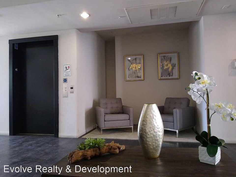 1st image of 5100 Woodman Ave #306