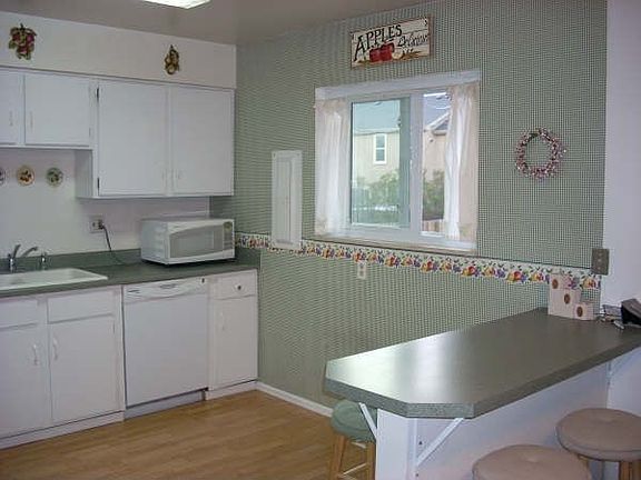 Kitchen with Breakfast Bar