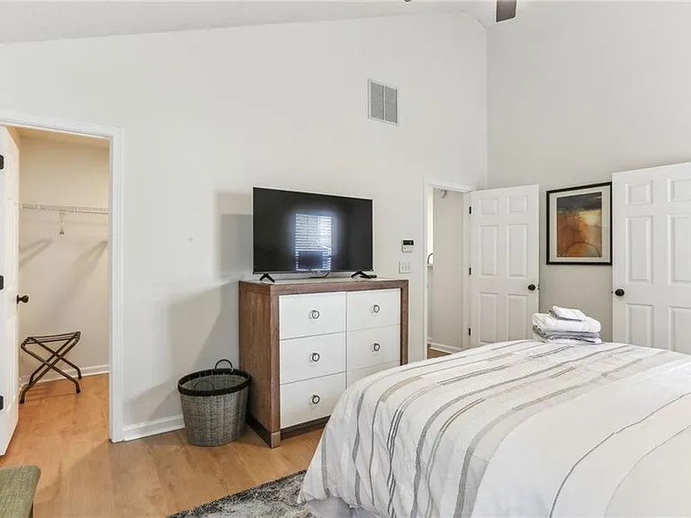 859 Springchase Dr — Photo 15