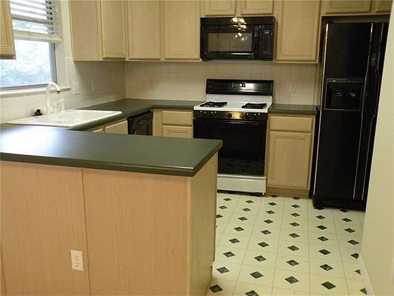 3rd image of 12352 Donovan Cir