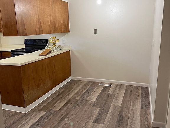 3rd image of 72 Scotland Rd