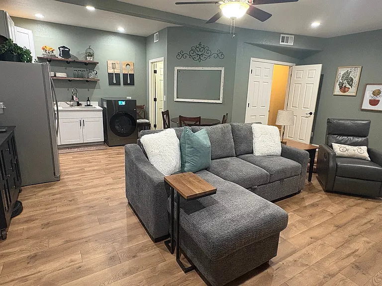 350 E Cypress St — Photo 17