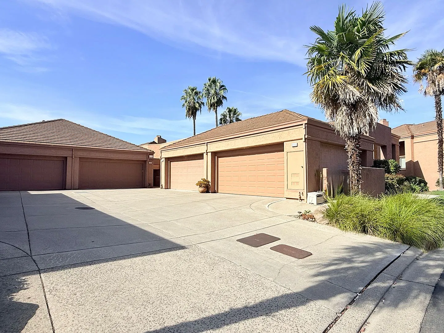 Gorgeous and Stunning- 3BD/3BA Townhome with Breathtaking Views in The Lake and Canyon Lakes, SR-... — Photo 3