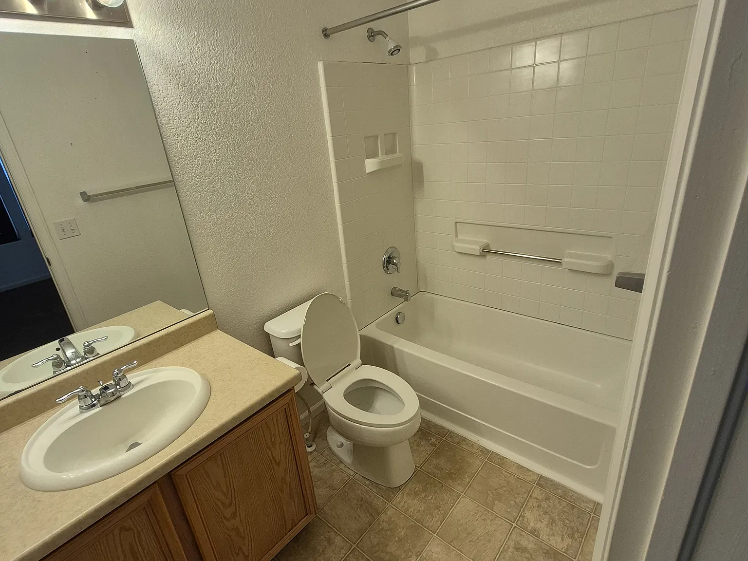2 bed, 2.5 bath, 1292 sqft, $1,100 — Photo 1