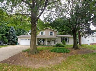 1062 Oneida Trl SW, Hartville, OH 44632