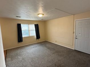 720 W 63rd St APT 4, Davenport, IA 52806