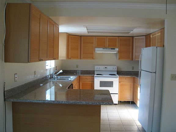 2nd image of 2889 Alma St APT 2
