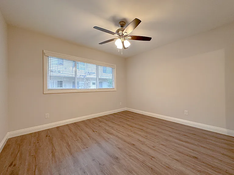 925 Edith Ave #B — Photo 16
