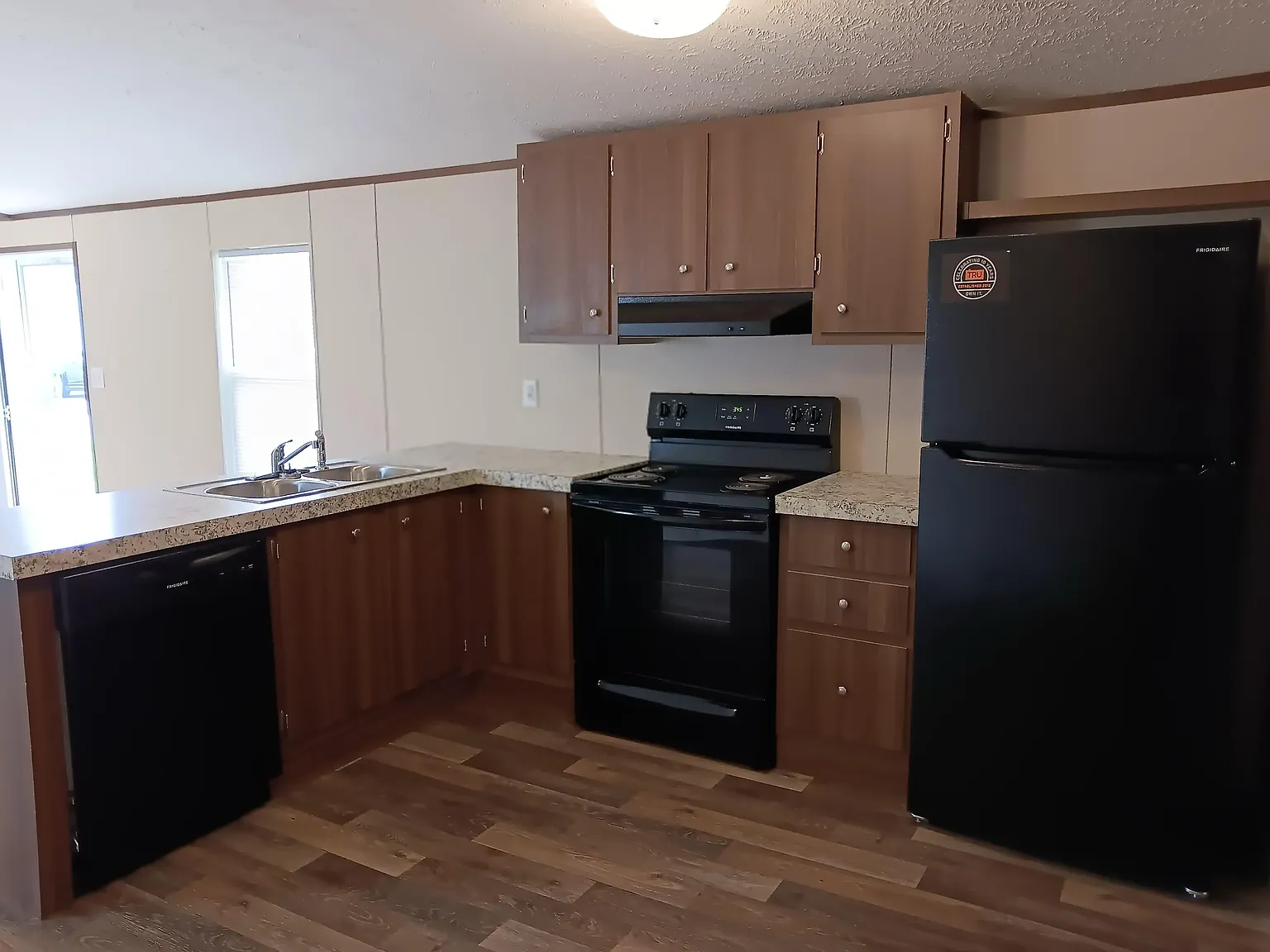 3 bed, 924 sqft, $1,025 — Photo 4