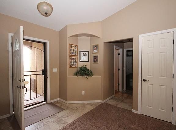 Entry with niche