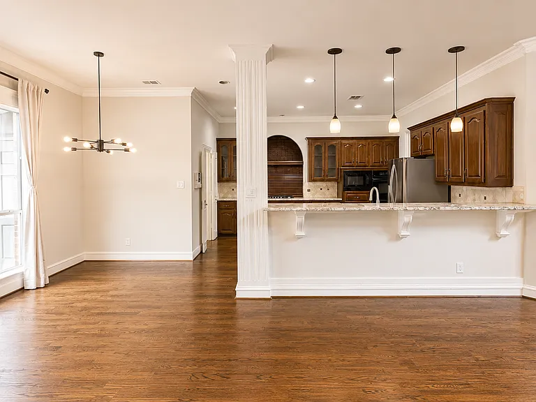 5001 Albany Dr — Photo 4
