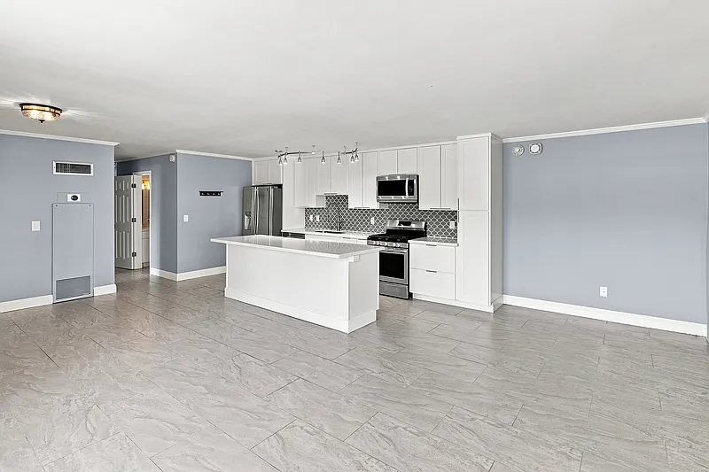 2 bed, 2.0 bath, 1171 sqft, $4,000 — Photo 2