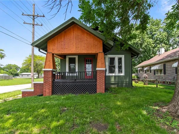 1124 W 3rd St, Cameron, MO 64429