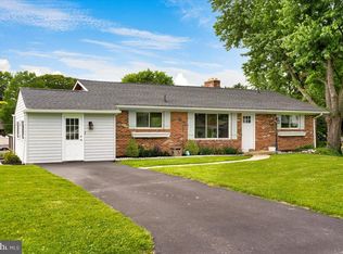 13810 Northcrest Rd, Hagerstown, MD 21742