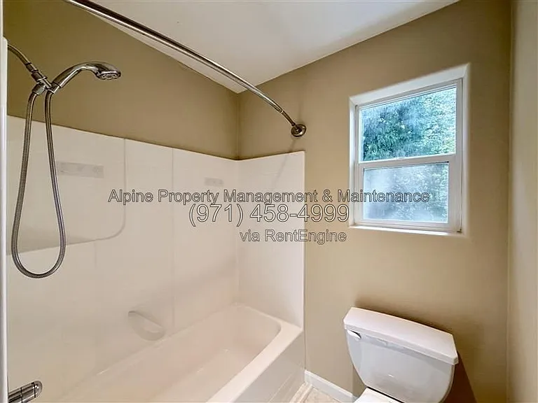 5758 NE Damsel Dr — Photo 33
