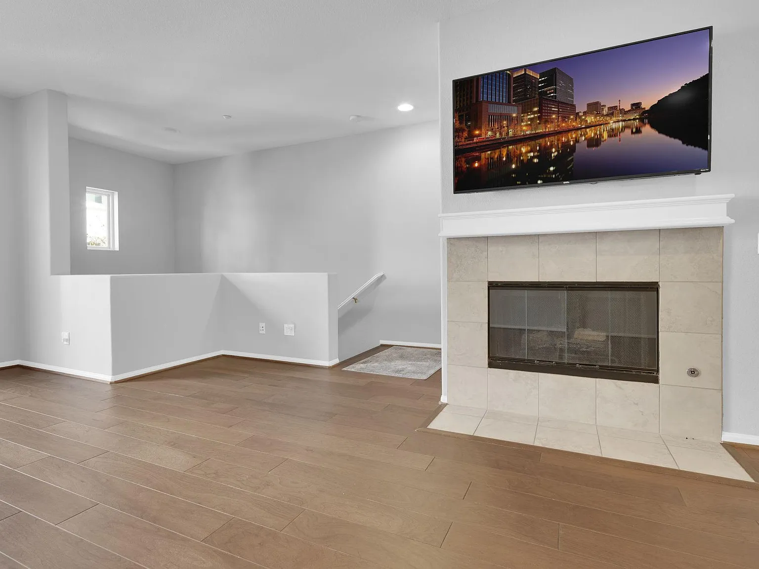 2096 Silverado St — Photo 2
