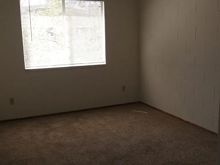 2223 Edison Ave #16 — Photo 5