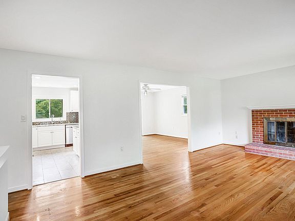 4th image of 160 S Hughes St
