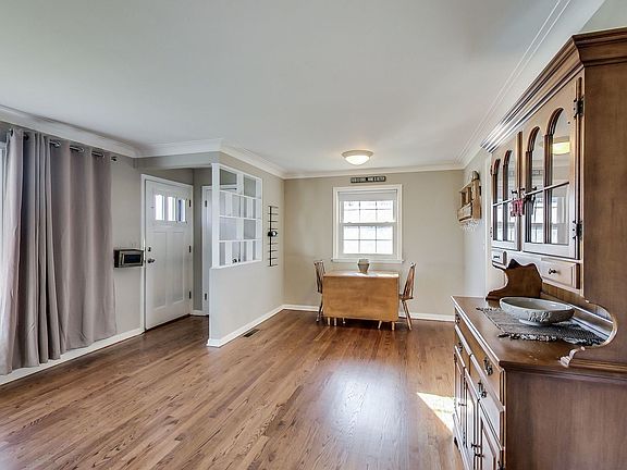 3rd image of 602 N Drury Ln