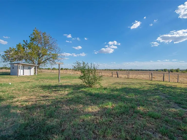 2300 County Road 302 — Photo 33