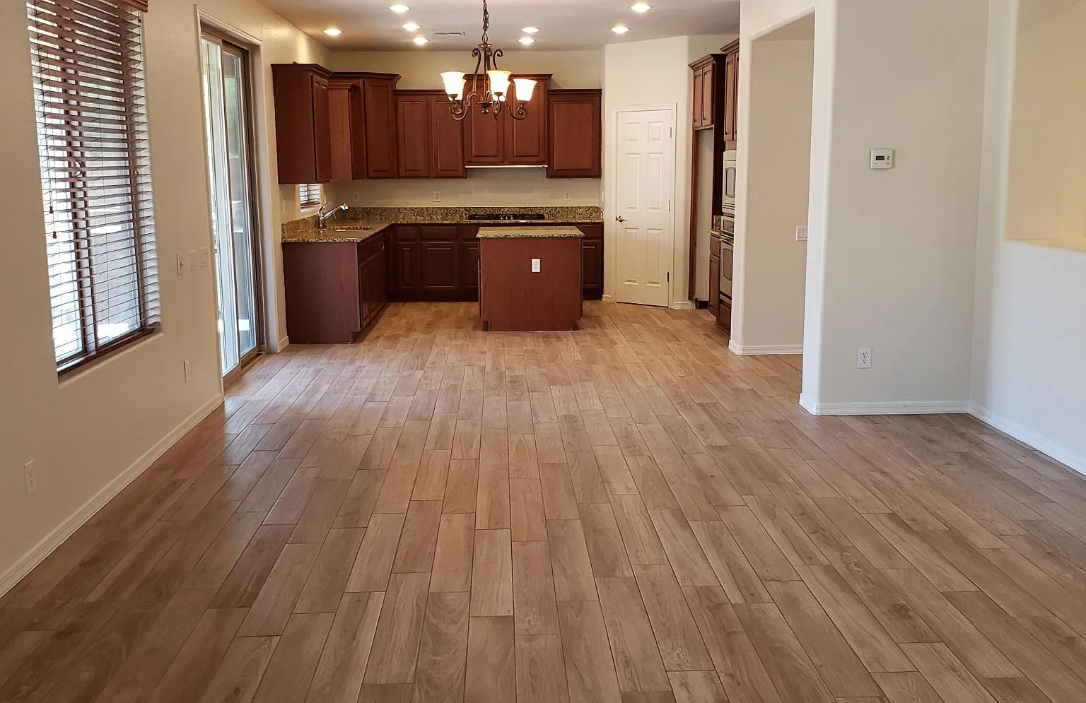 5 bed, 3662 sqft, $3,450 — Photo 3