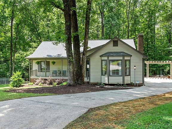 4th image of 4421 Forest Walk Dr