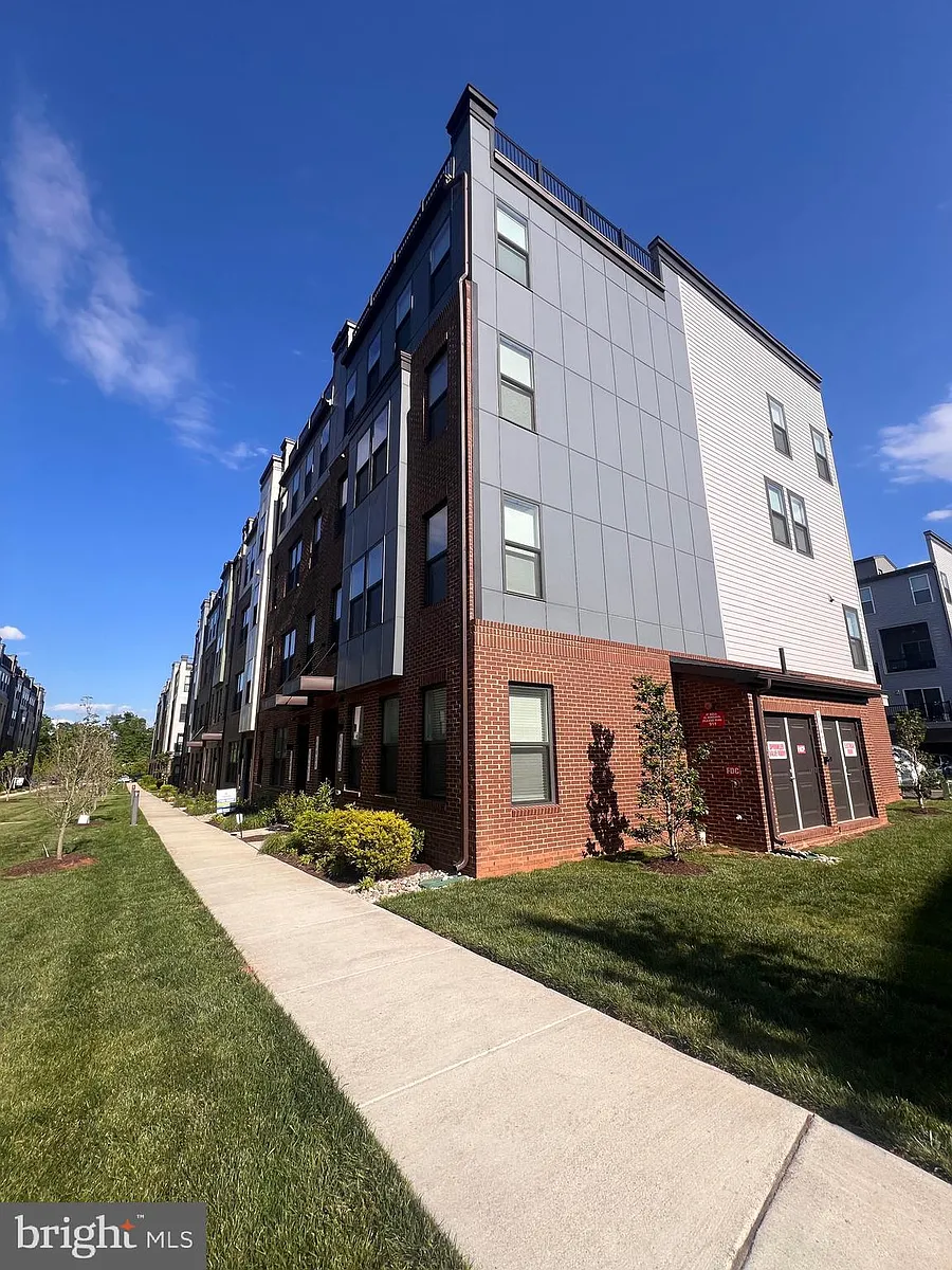 Building Photo - 44625 Wolfhound Sq