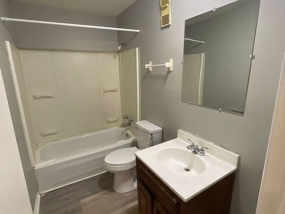 5th image of 1427 N Sunrise Dr #1