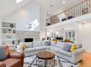 11 Buttercup Ln, Dover, MA 02030