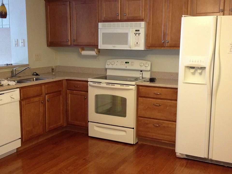 kitchen (new stove&dw)