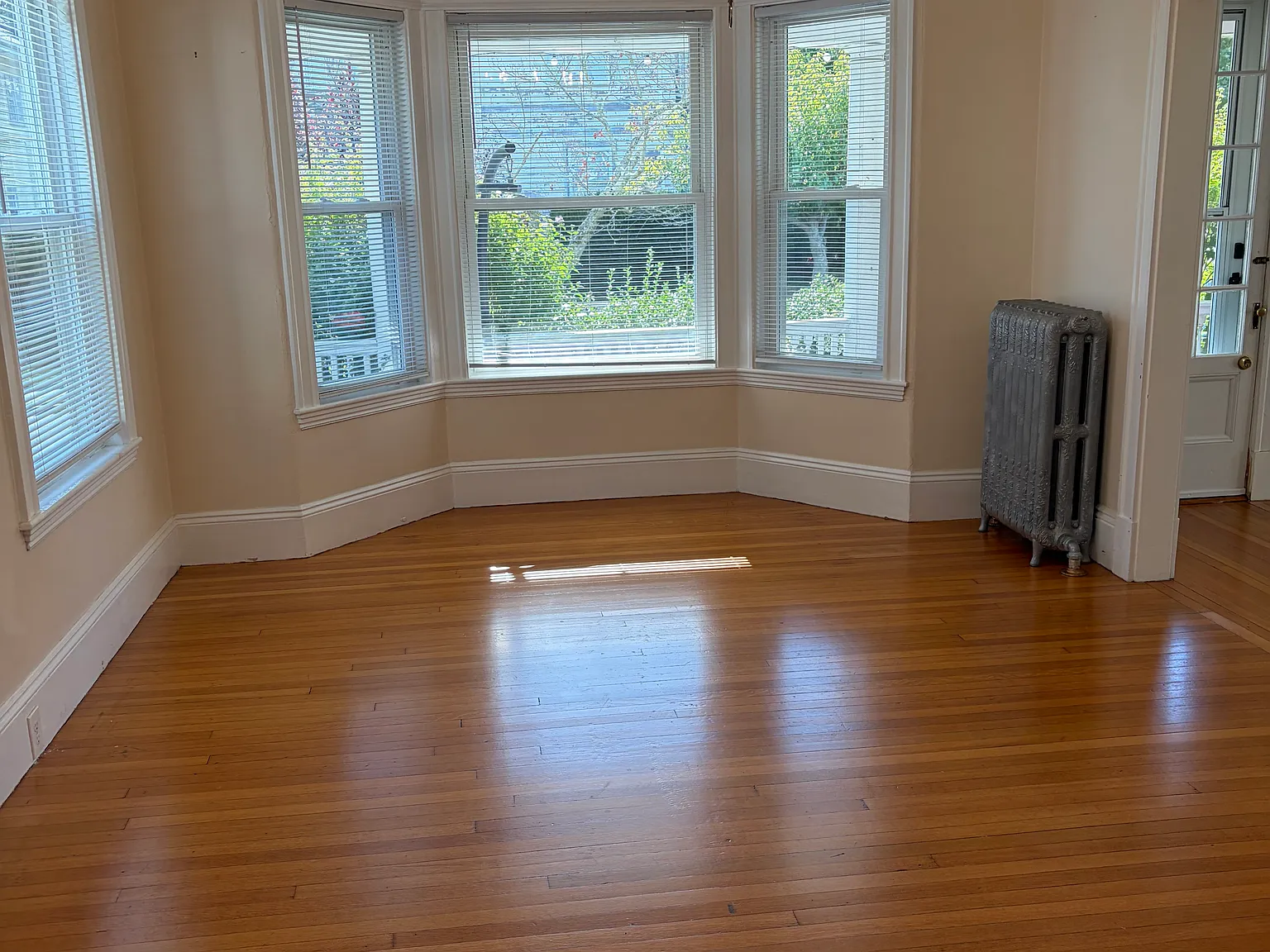2 bed, 1050 sqft, $2,500 — Photo 1
