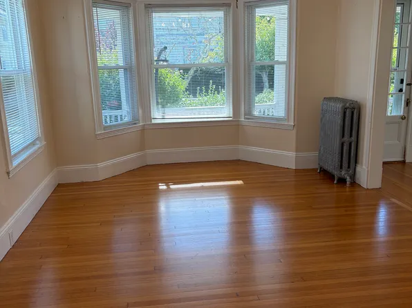 160 Ocean St Floor 1, Lynn, MA 01902