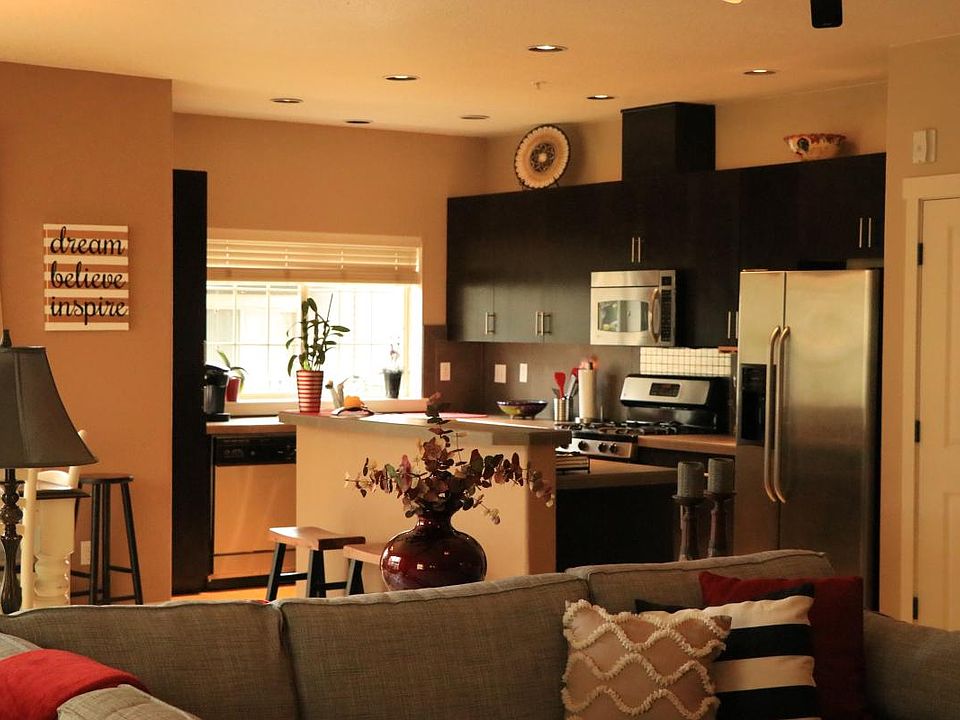 Lots of good light through several windows in kitchen, dining & living room area. Warm & comfortable:)