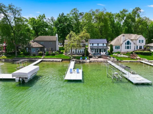 6366 W South Lake Gage Dr, Angola, IN 46703