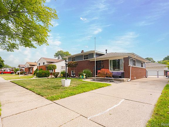 4th image of 9663 Blaty St